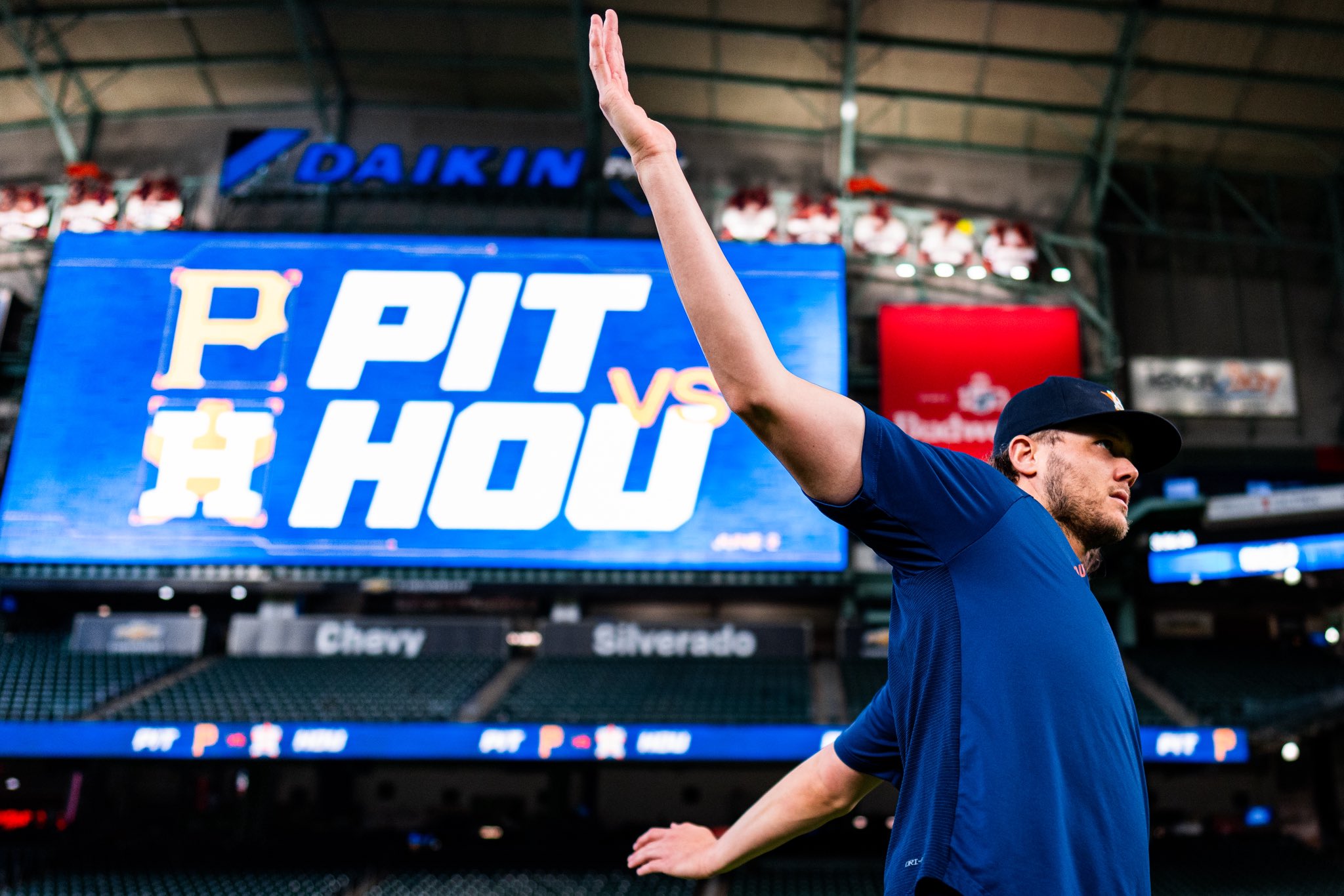 Pirates Outslug Astros 10-6.
